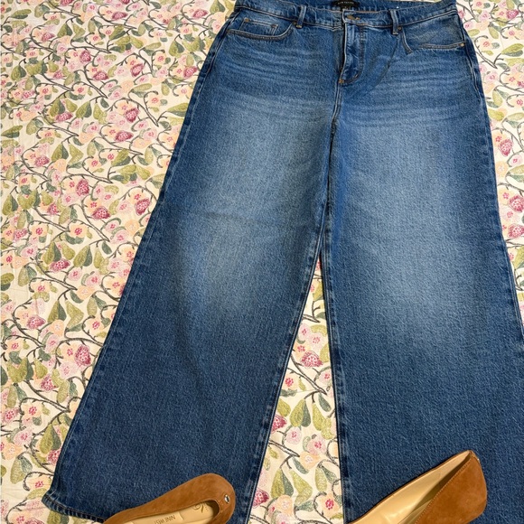 Ann Taylor Blue Straight Leg Women's Jeans - Picture 4 of 7